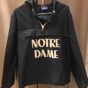 Vintage Norte Dame medium Windbreaker pullover!!